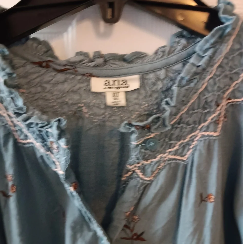 a.n.a Womens Chambray Peasant Button Front Blouse Shirt - Picture 6 of 9
